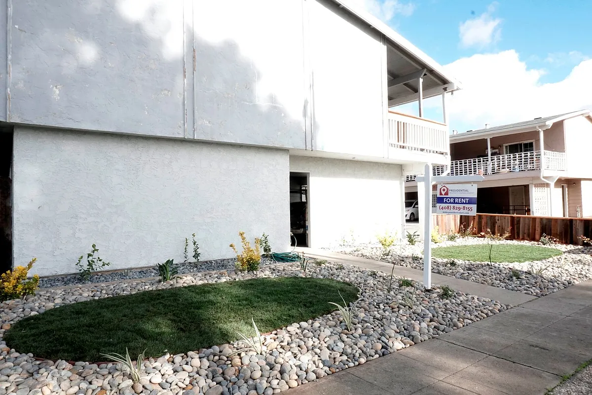 Building Photo - Stanwood
