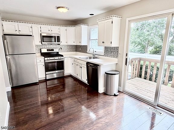 3rd image of 86 Wilton Ave