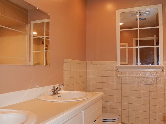Upstairs full bath