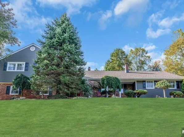 3 Georjean Dr, Holmdel, NJ 07733
