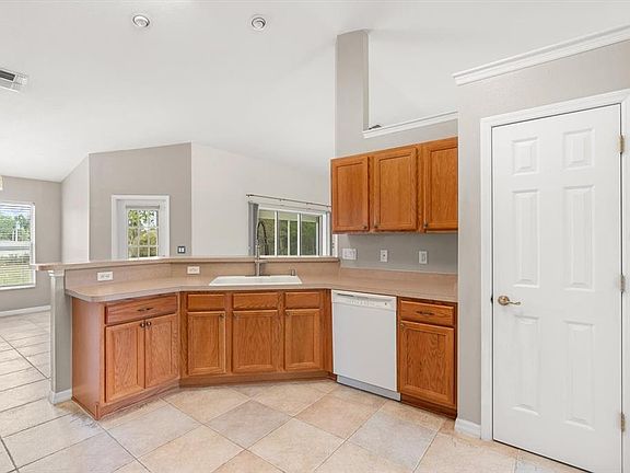 5th image of 4910 SW 109th Loop
