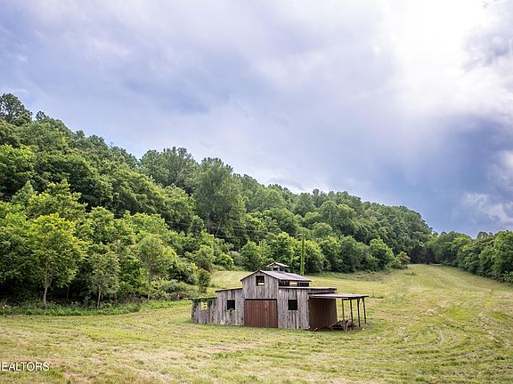 2nd image of 2051 Hiwassee Rd