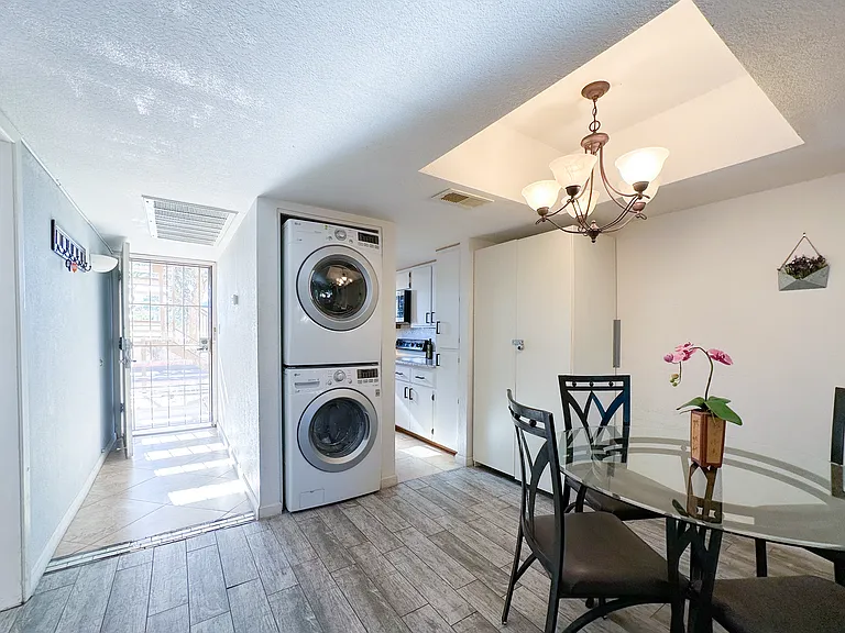 1215 E Lemon St #121 — Photo 10