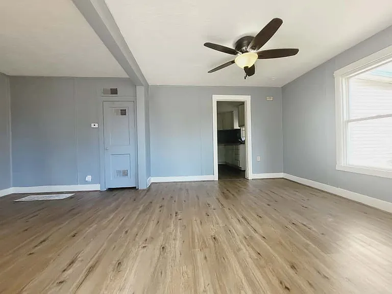 404 E Phoenix Ave — Photo 5
