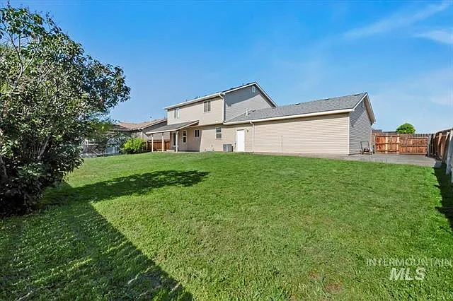 1437 NE Cinder Loop — Photo 7