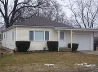 303 Willow Rd, Lakemoor, IL 60051