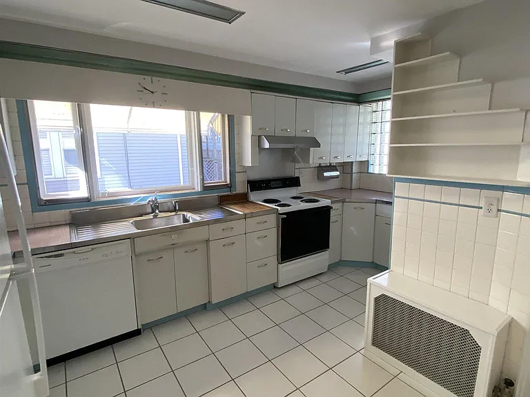 18 Alexander Ave #2 — Photo 16