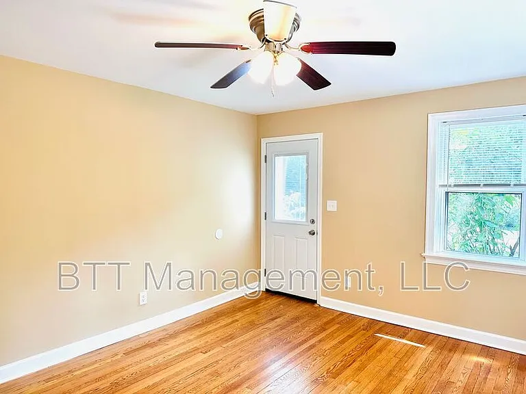 907 Hudson Ave #3 — Photo 2