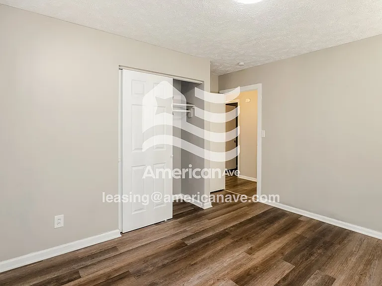 1335767_014_wm_-_bedroom_13381245.jpg