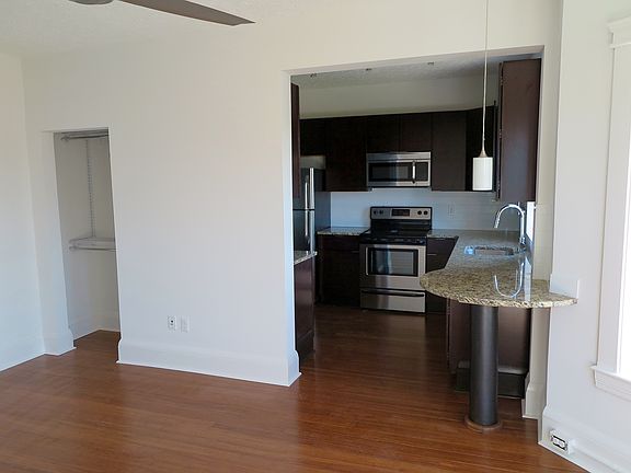 3rd image of 2836 Franklin Blvd APT 206