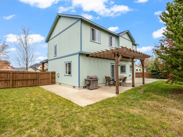 411 NE Petal Ct, Madras, OR 97741