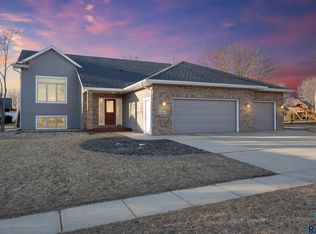 601 S Palmer Dr, Brandon, SD 57005