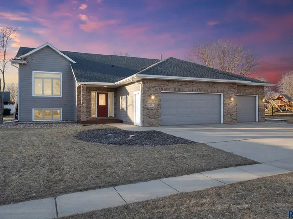 601 S Palmer Dr, Brandon, SD 57005