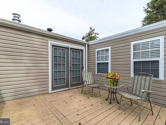 5th image of 25 Chestnut Ct E