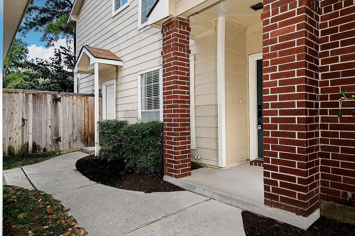 2 bed, 2.0 bath, 1392 sqft, $1,800 — Photo 3