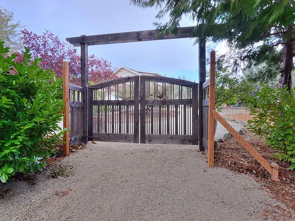 3rd image of 495 Towhee Dr