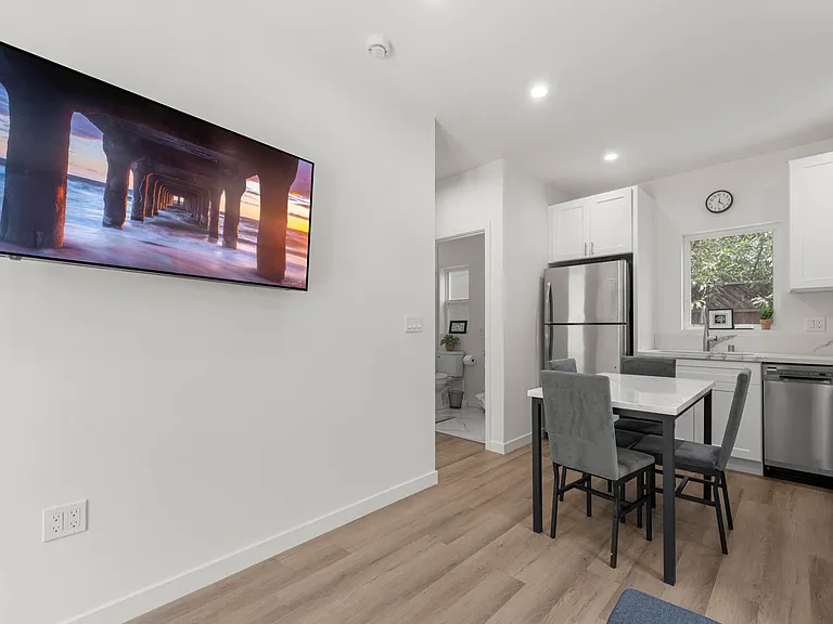 1535 S Ogden Dr — Photo 12