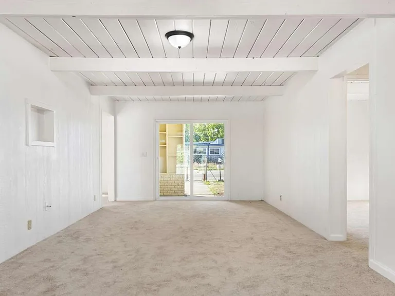 1024 Tyler St — Photo 15