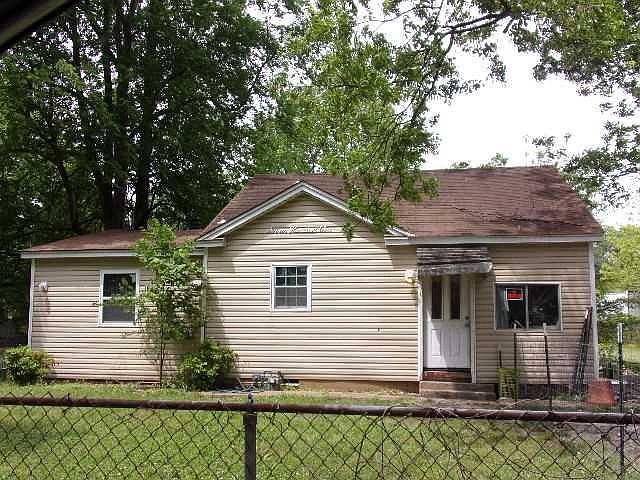 1st image of 701 S 2nd St