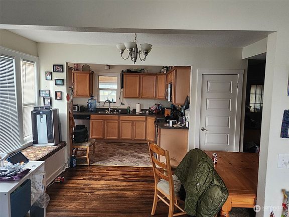 5th image of 405 NW 5th Avenue E