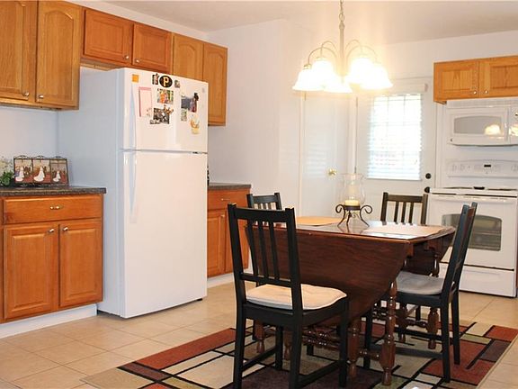 3rd image of 75 Woodlands