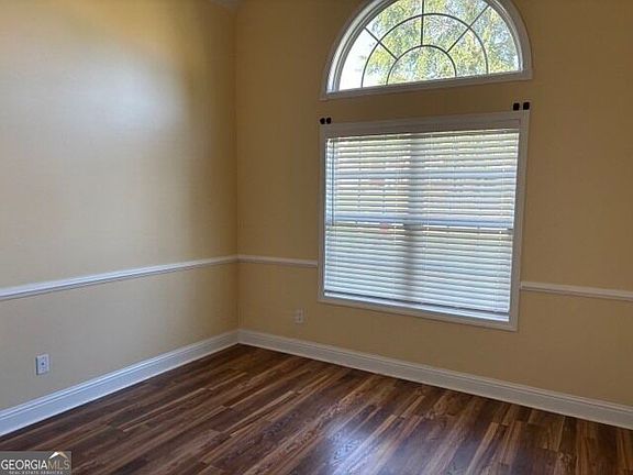 4th image of 114 Erin Way