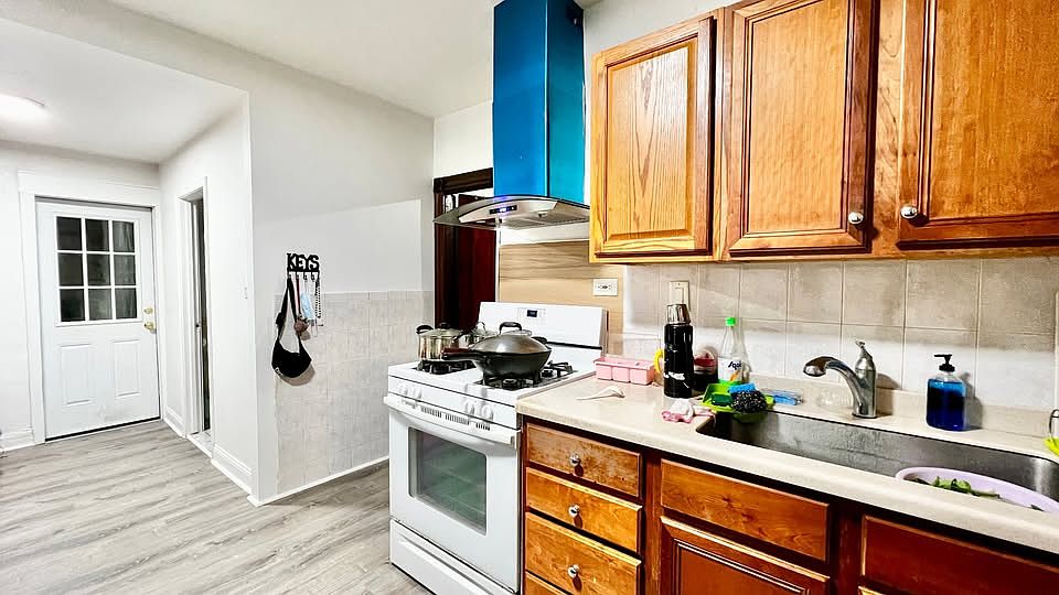 2nd image of 73 Columbia St #2