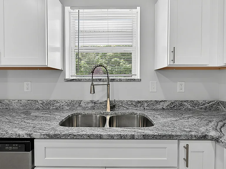3947 Rookwood Ave #A — Photo 12