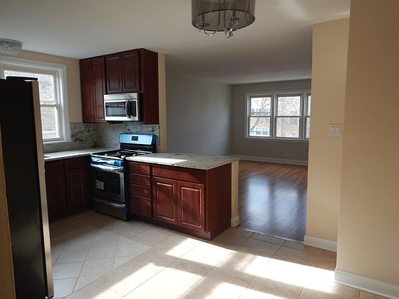 2nd image of 2639 W Farragut Ave APT 2W