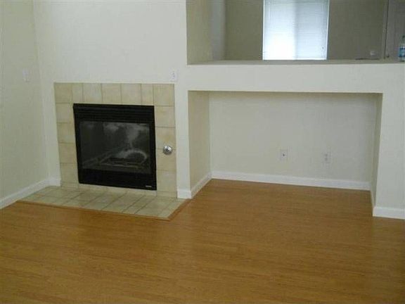 2nd image of 823 Twin Oaks Dr