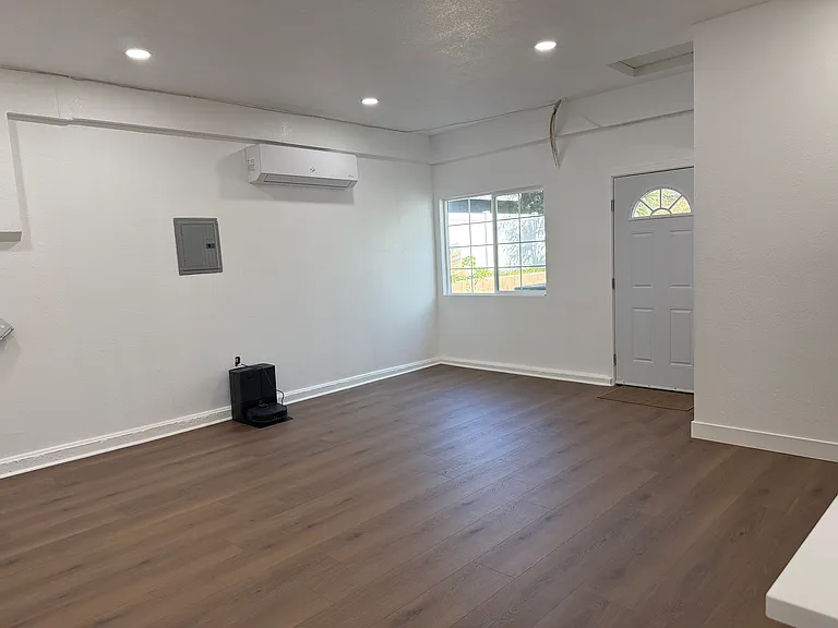 1155 Valencia Rd — Photo 4
