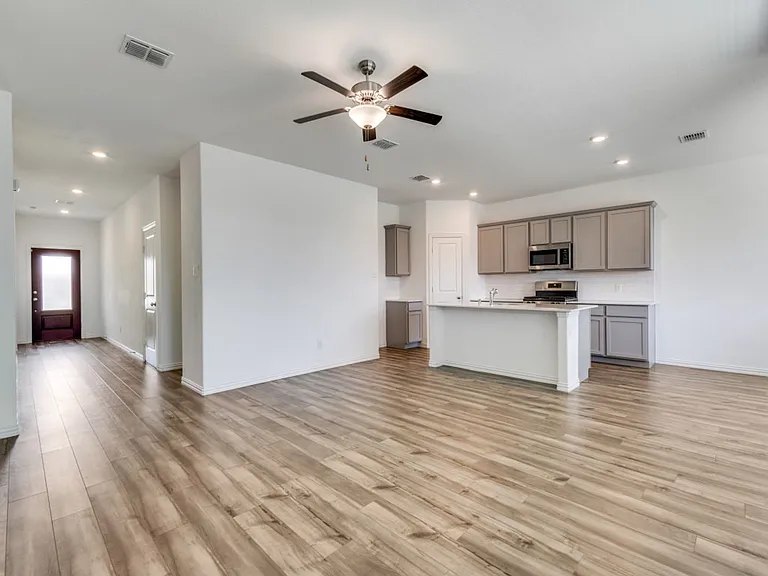 1601 Madison Dr — Photo 4