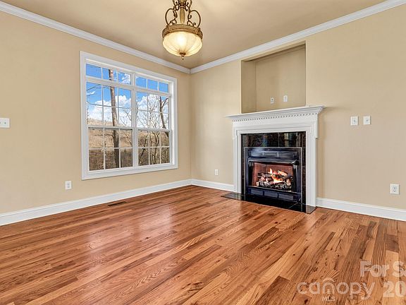 5th image of 387 Goodview Dr