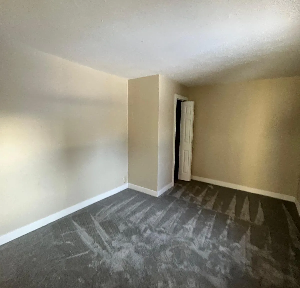 4 bed, 2200 sqft, $3,100 — Photo 4