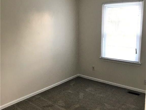 3rd image of 1582 Jameson Dr