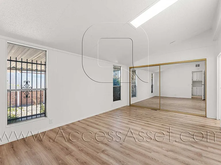 1360 Cabrillo Dr — Photo 22