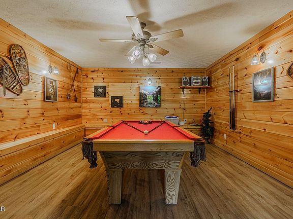 3rd image of 937 Ski Mountain Rd
