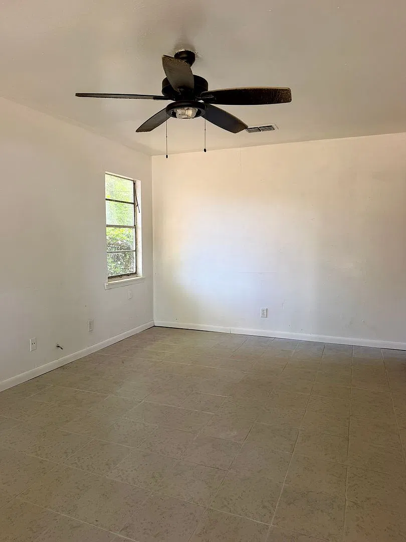 1815 Dove St — Photo 2