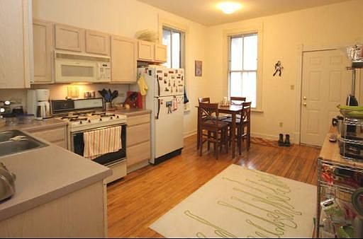 3rd image of 3338 N Kenmore Ave