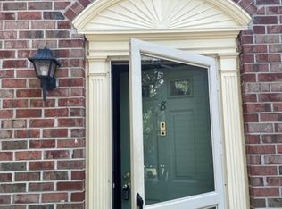 8 Wosniak Ct, Lawrence Township, NJ 08648
