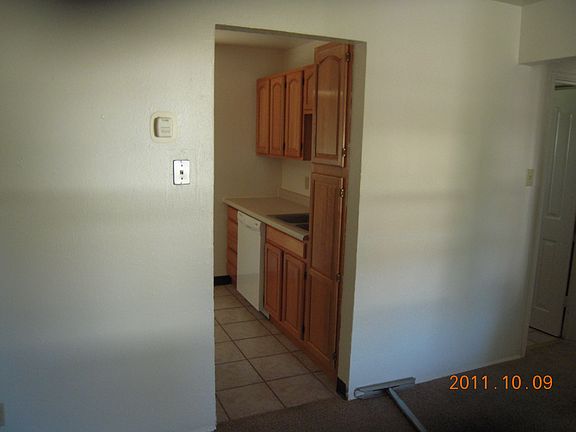 5th image of 2420 Winnipeg St