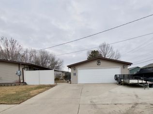 619 17th St SW, Minot, ND 58701