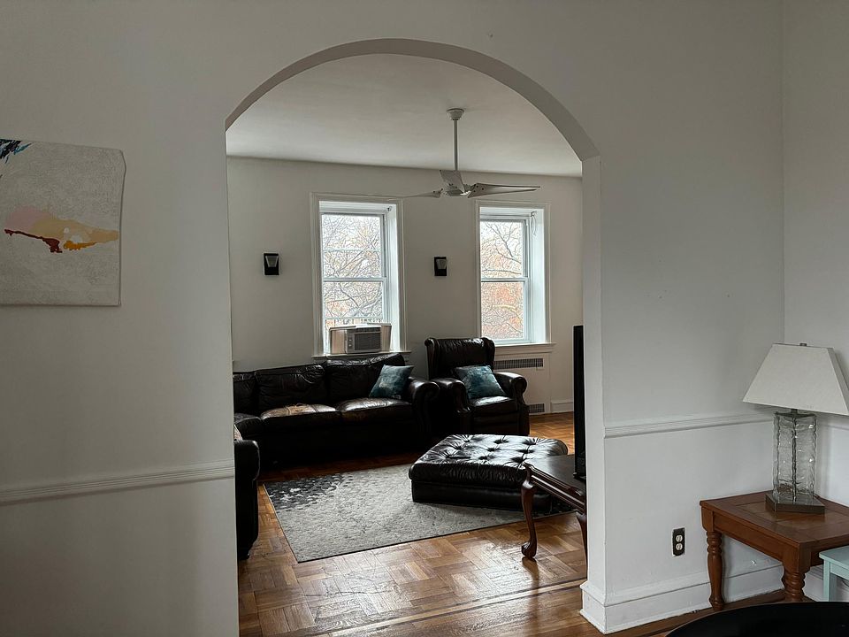 1st image of 307 York St Floor 4