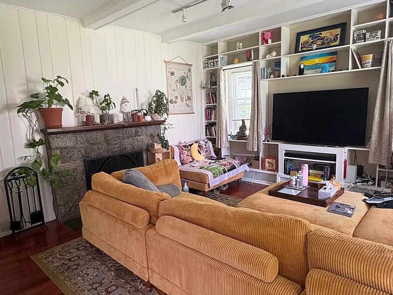 16 Oakridge Rd #B — Photo 4