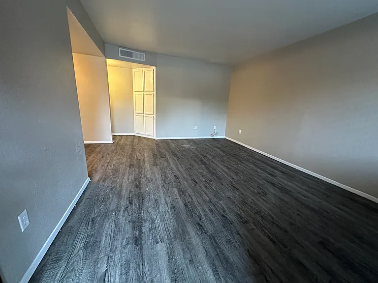 Sand Pebble Apartments — Photo 16