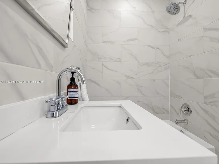1371 NE 115th St — Photo 23