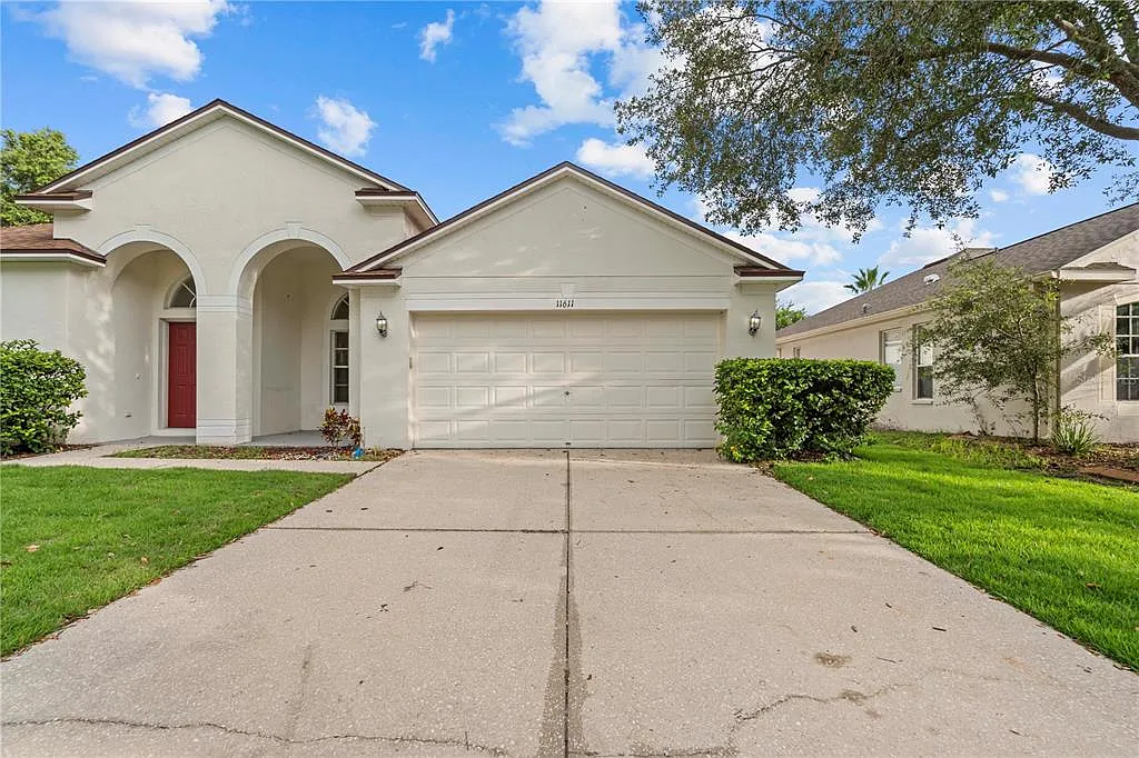 4 bed, 3.0 bath, 2321 sqft, $3,400 — Photo 3