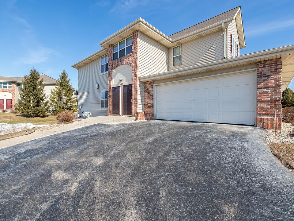 1st image of 1022 E Woodview Ct APT 1