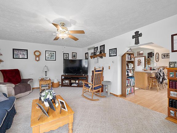 5th image of 2743 E Smiley Ave
