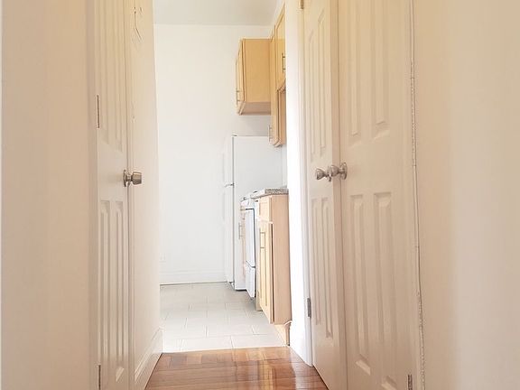3rd image of 300 W 49th St APT 402